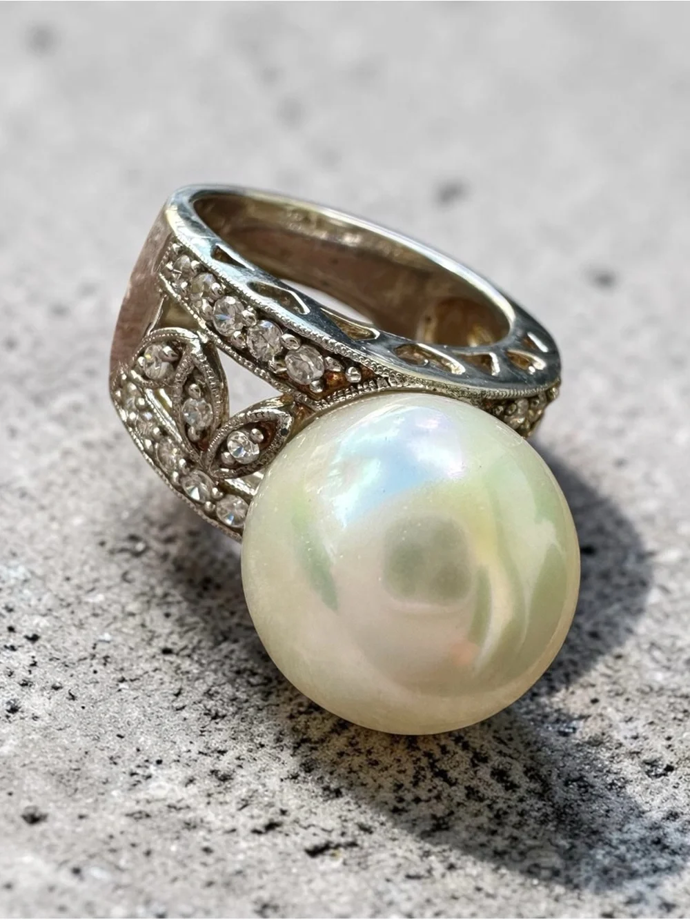 Vintage Sterling Silver Fox Pearl 13mm & CZ Ring size 7.5